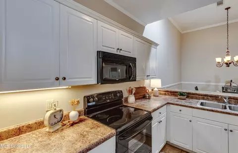 Kitchen - 220 Independence Blvd, Flowood, MS 39232 photo 5 of 8