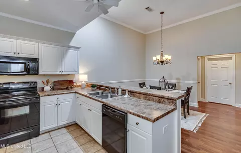 Kitchen - 220 Independence Blvd, Flowood, MS 39232 photo 6 of 8