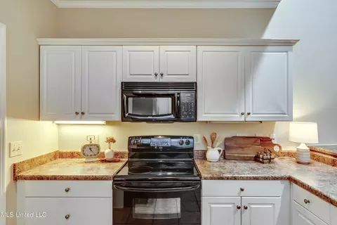 Kitchen - 220 Independence Blvd, Flowood, MS 39232 photo 7 of 8