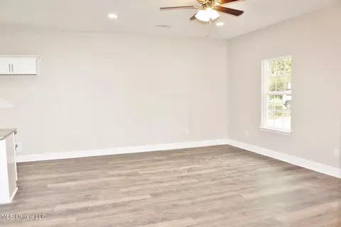 Living - 117 W Magnolia St, Lucedale, MS 39452 photo 2 of 4