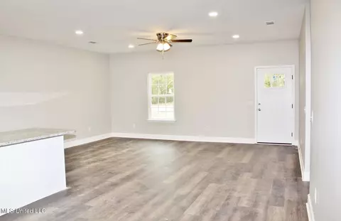 Living - 117 W Magnolia St, Lucedale, MS 39452 photo 4 of 4