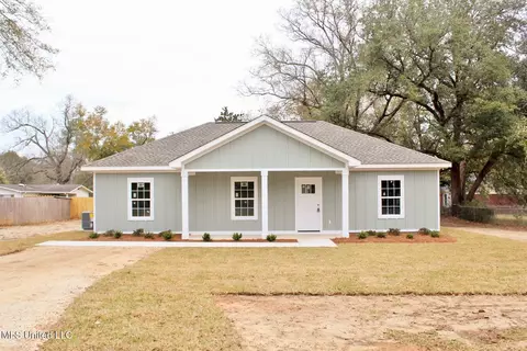 117 W Magnolia St, Lucedale, MS 39452