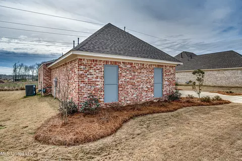 894 Glenwild Cir, Canton, MS 39046 photo 6