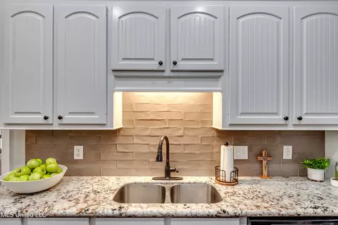 Kitchen - 409 Cumberland Rdg, Madison, MS 39110 photo 2 of 4