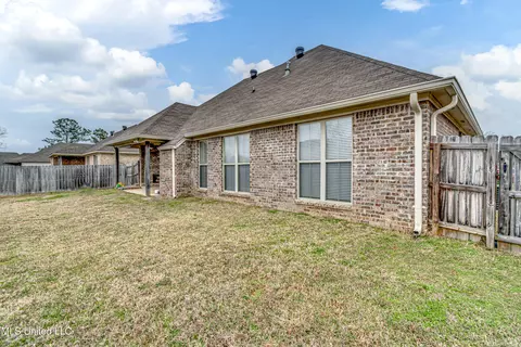 Exterior - 409 Cumberland Rdg, Madison, MS 39110 photo 9 of 10