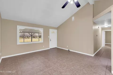 Living - 20280 Daugherty Rd, Long Beach, MS 39560 photo 2 of 3