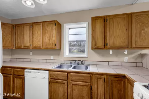 Kitchen - 20280 Daugherty Rd, Long Beach, MS 39560 photo 4 of 4