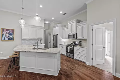 Kitchen - 226 Falls Xing, Madison, MS 39110 photo 2 of 6