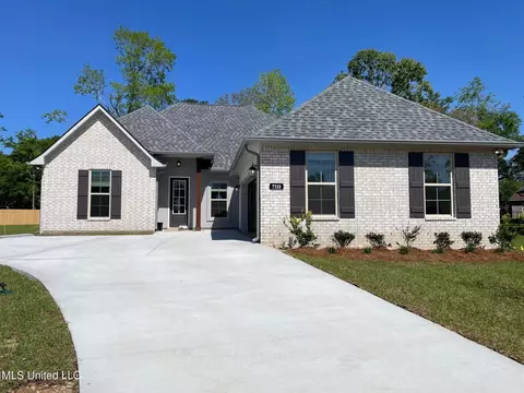 7310 S Aberdeen Dr, Pass Christian, MS 39571