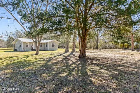 107 Nobles Dr, Lucedale, MS 39452