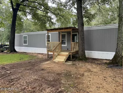 379 Maple St, Florence, MS 39073
