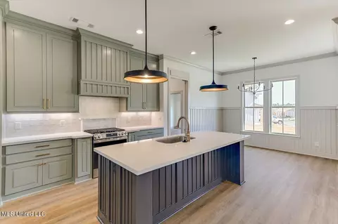 Kitchen - 176 Bronson Bnd, Flowood, MS 39232 photo 2 of 2