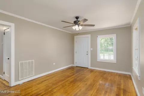 Living - 70 Duncan St, Lucedale, MS 39452 photo 2 of 3