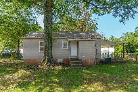 Exterior - 70 Duncan St, Lucedale, MS 39452 photo 2 of 3