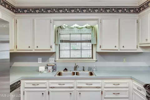 Kitchen - 104 Devonport Cir, Raymond, MS 39154 photo 3 of 6