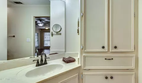 Bath - 104 Devonport Cir, Raymond, MS 39154 photo 4 of 7