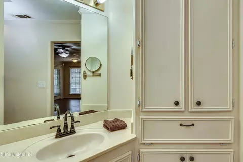 Bath - 104 Devonport Cir, Raymond, MS 39154 photo 2 of 7