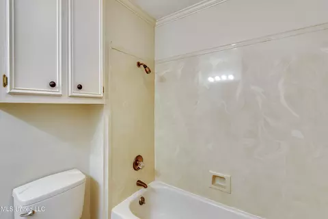 Bath - 104 Devonport Cir, Raymond, MS 39154 photo 6 of 7
