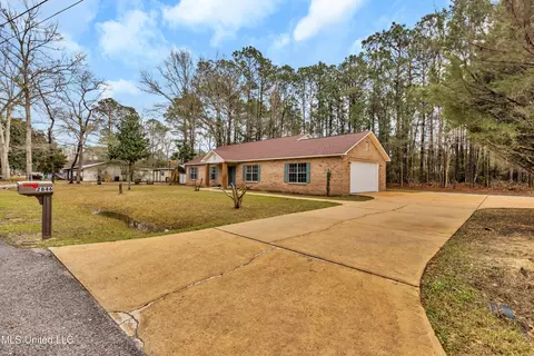 2846 Honduras Dr, Gautier, MS 39553