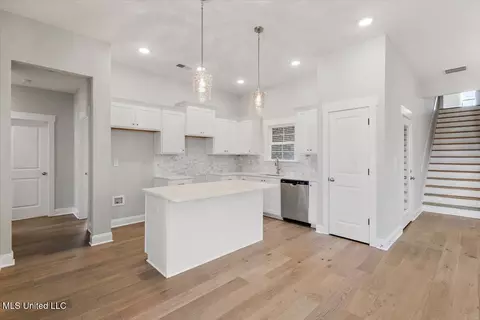 Kitchen - 617 Sunflower St, Nesbit, MS 38651 photo 1 of 3