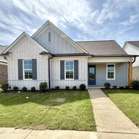 Exterior - 617 Sunflower St, Nesbit, MS 38651 photo 2 of 7