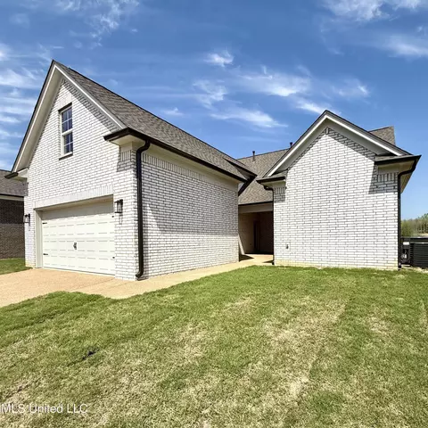Exterior - 617 Sunflower St, Nesbit, MS 38651 photo 6 of 7