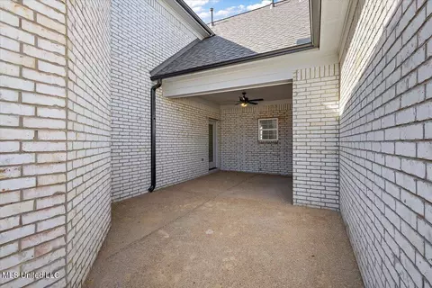 Exterior - 617 Sunflower St, Nesbit, MS 38651 photo 5 of 7