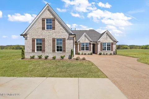 804 Coahoma Ct, Nesbit, MS 38651