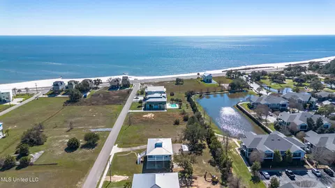 310 S Seashore Ave, Long Beach, MS 39560 photo 4