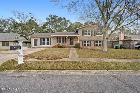3714 Lincolnshire St, Pascagoula, MS 39581