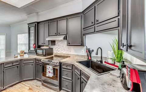 Kitchen - 610 Old Rice Rd, Madison, MS 39110 photo 2 of 6