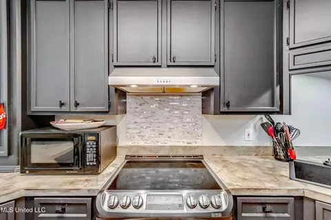 Kitchen - 610 Old Rice Rd, Madison, MS 39110 photo 5 of 6
