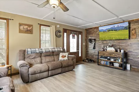 Living - 138 Mechanic Aly, Lucedale, MS 39452 photo 2 of 2