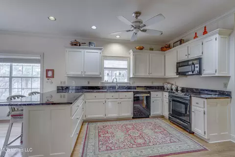 Kitchen - 7898 Hilo Way, Diamondhead, MS 39525 photo 3 of 8