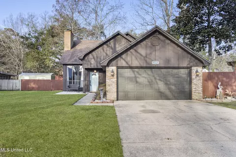 3205 N 2nd St, Ocean Springs, MS 39564