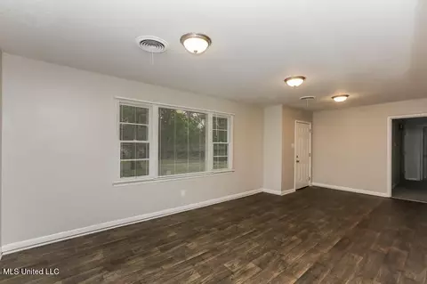 1019 Deryll St, Jackson, MS 39212 photo 2