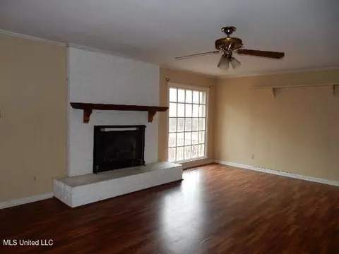 Living - 1741 Hwy 178, Myrtle, MS 38650 photo 5 of 6