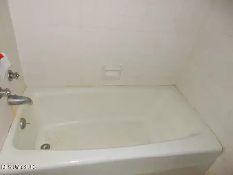 Bath - 1741 Hwy 178, Myrtle, MS 38650 photo 6 of 10