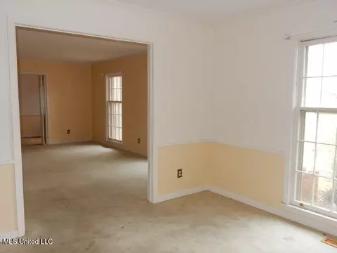 Living - 1741 Hwy 178, Myrtle, MS 38650 photo 4 of 6