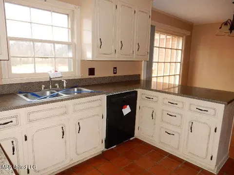 Kitchen - 1741 Hwy 178, Myrtle, MS 38650 photo 2 of 2
