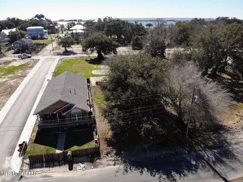 404 Howard Ave, Biloxi, MS 39530 photo 4