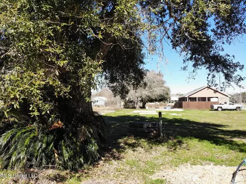 404 Howard Ave, Biloxi, MS 39530 photo 2