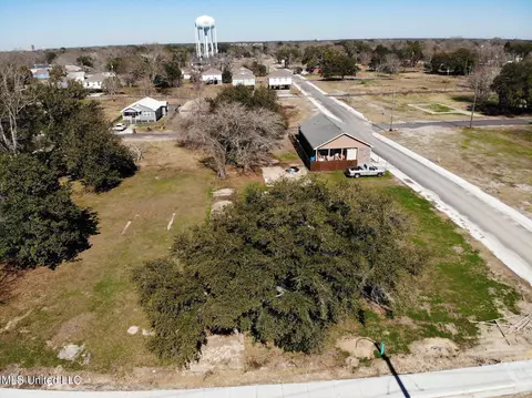 404 Howard Ave, Biloxi, MS 39530 photo 3