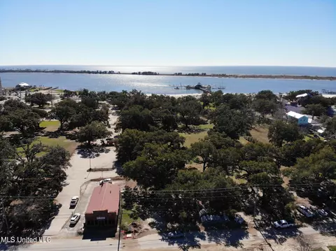 346 Howard Ave, Biloxi, MS 39530 photo 2