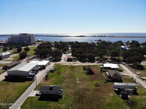 346 Howard Ave, Biloxi, MS 39530 photo 3