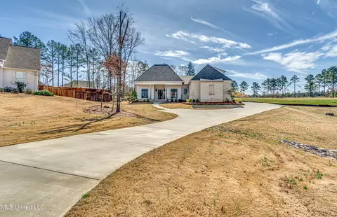 Exterior - 120 Silverleaf Dr, Madison, MS 39110 photo 2 of 19
