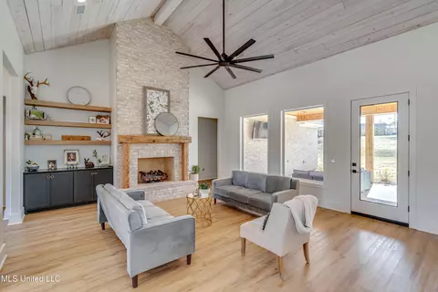 Living - 120 Silverleaf Dr, Madison, MS 39110 photo 1 of 8