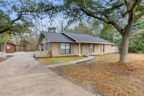 702 Nicholson Ave, Waveland, MS 39576