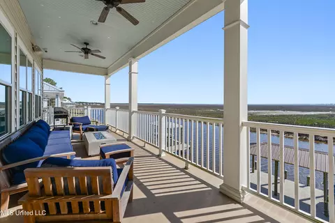 Exterior - 1426 Hanakealoha Pl, Diamondhead, MS 39525 photo 2 of 4
