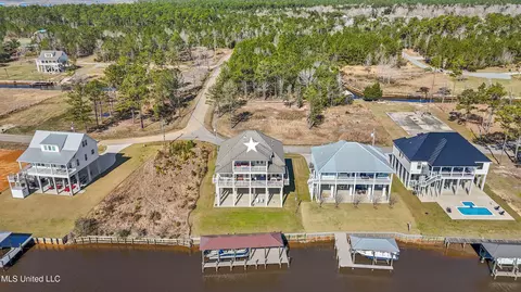 View/Area - 1426 Hanakealoha Pl, Diamondhead, MS 39525 photo 3 of 6